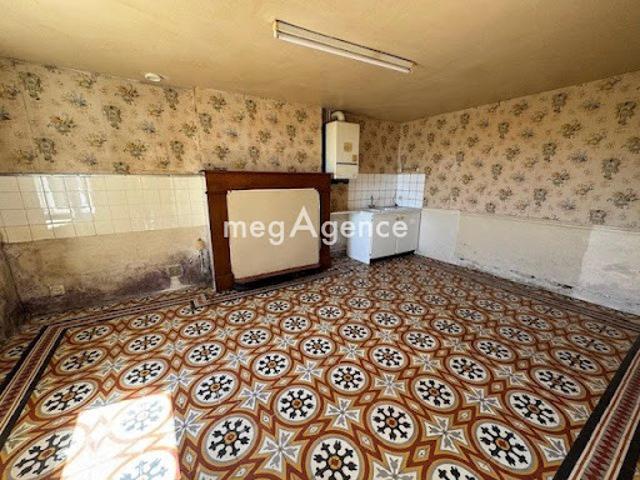 Maison vente à Alençon, Essay