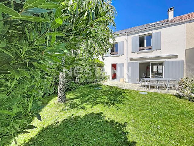 Maison vente à Versailles, Montigny-le-bretonneux