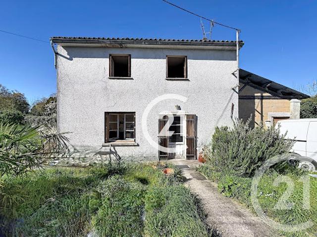 Maison vente à Cognac, Salles-d'angles