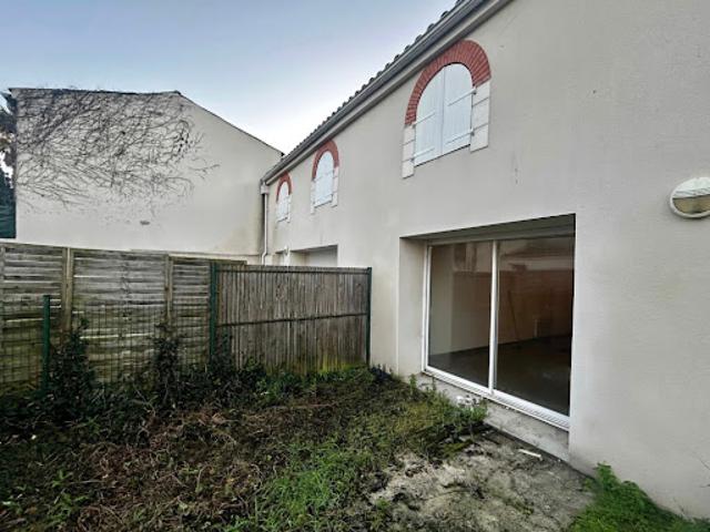 Maison vente à La Rochelle, Croix-chapeau