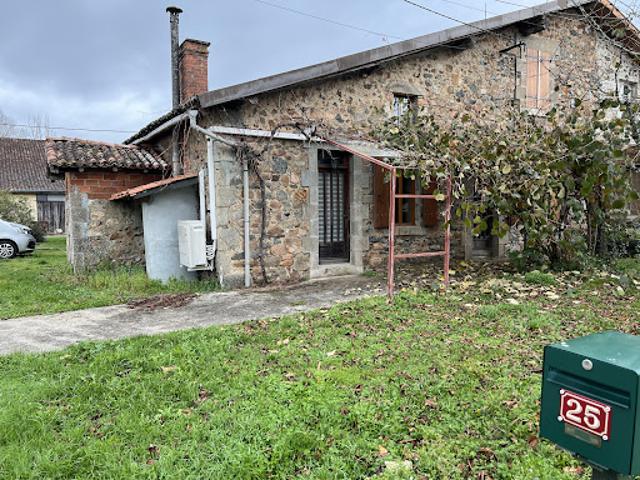 Maison vente à Confolens, Saulgond