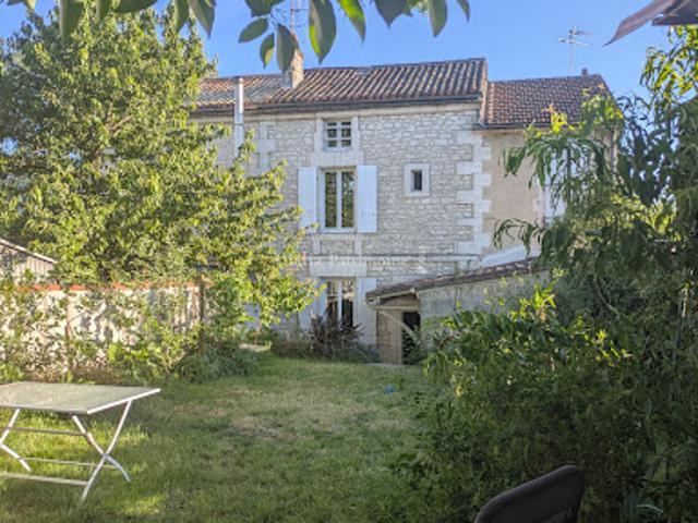 Maison vente à Angoulême, Aignes-et-puypéroux