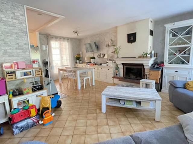 Maison vente à Tours, Monnaie