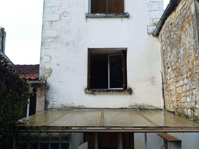 Maison vente à Saint-Jean-d'Angély, Taillebourg