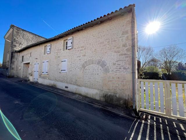 Maison vente à Saint-Jean-d'Angély, Les Touches-de-périgny