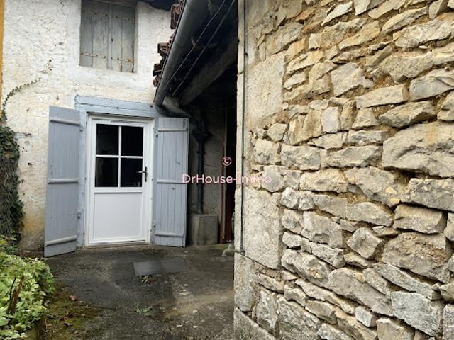 Maison vente à Confolens, Saint-claud