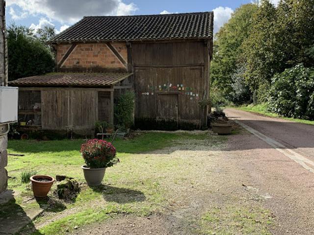 Maison vente à Nontron, Champs-romain