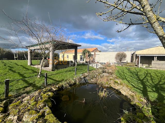 Maison vente à Les Combes, La Boissière-de-Montaigu
