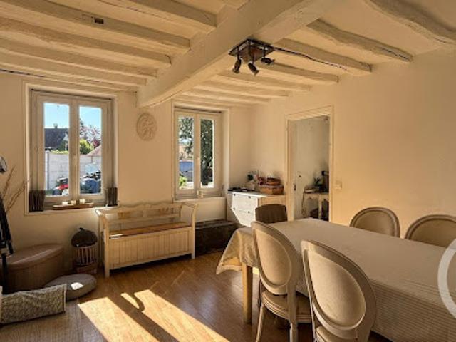 Maison vente à Évreux, L'habit