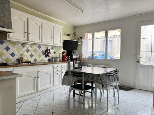 Maison vente à Alençon, Essay