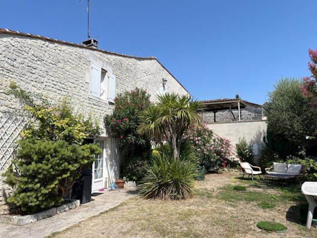Maison vente à Les Vallades, Salles-d'angles