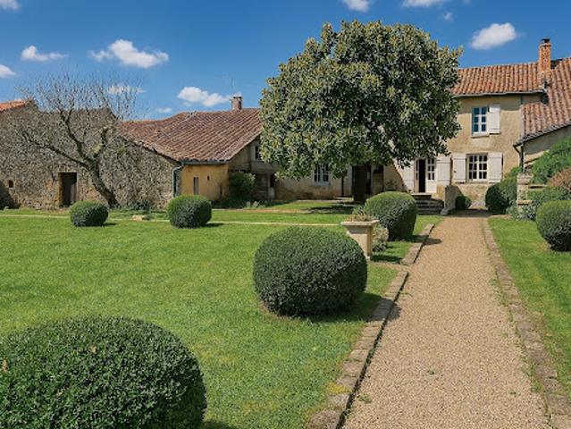 Maison vente à Confolens, Saint-claud