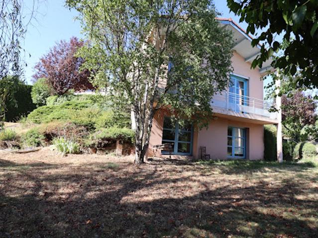 Maison vente à Saint-Étienne, L'etrat