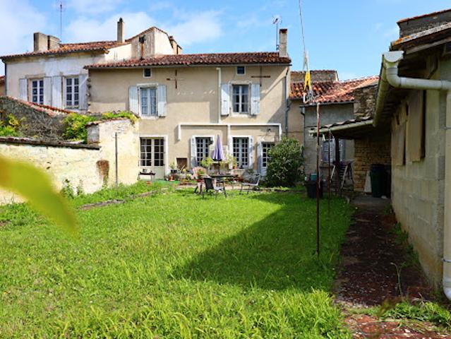 Maison vente à Confolens, Aigre