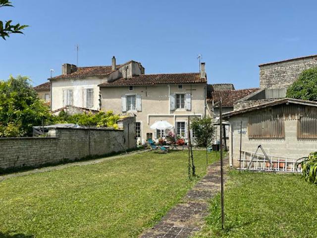 Maison vente à Confolens, Aigre