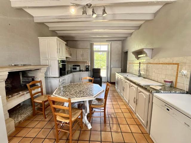 Maison vente à Confolens, Cellefrouin