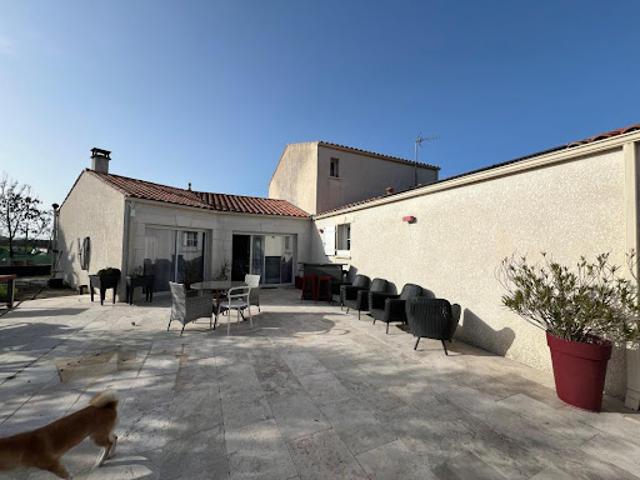 Maison vente à Saint-Jean-d'Angély, Chantemerle-sur-la-soie