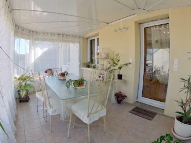 Maison vente à Laval, L'huisserie