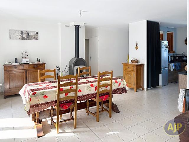 Maison vente à Saintes, Montils