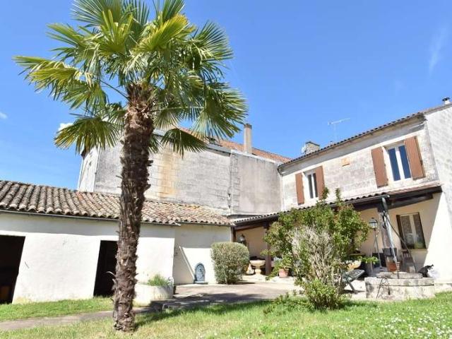 Maison vente à Angoulême, Aignes-et-puypéroux