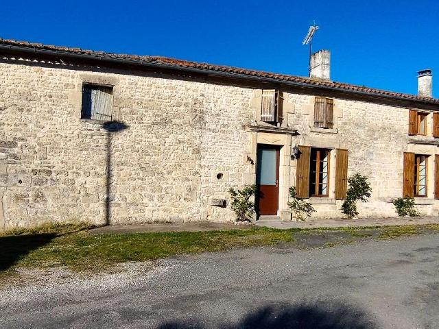 Maison vente à Saint-Jean-d'Angély, Cherbonnières