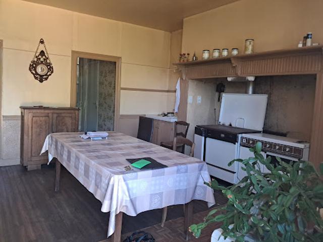Maison vente à Nontron, Saint-cyr-les-champagnes