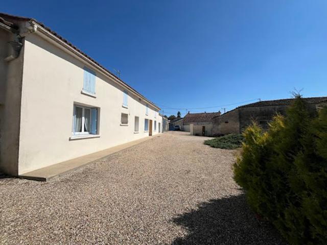 Maison vente à Saint-Jean-d'Angély, Matha