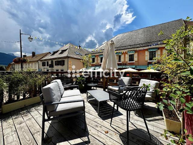 Maison vente à Grenoble, Corps
