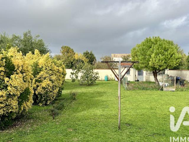 Maison vente à La Rochelle, Croix-chapeau