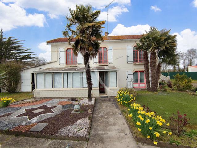 Maison vente à Fontenay-le-Comte, Grues