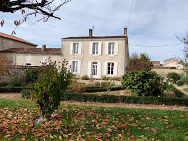 Maison vente à Saint-Jean-d'Angély, Néré