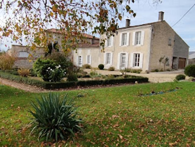 Maison vente à Saint-Jean-d'Angély, Néré