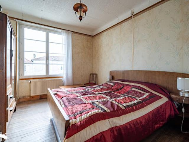 Maison vente à Saint-Jean-d'Angély, Villeneuve-la-comtesse