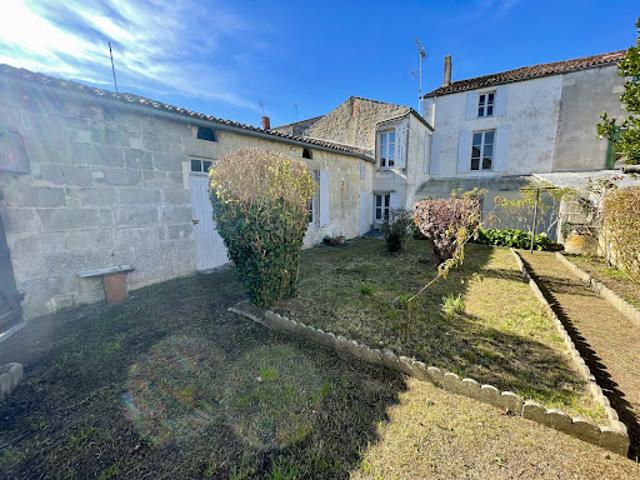Maison vente à Saint-Jean-d'Angély, Saint-savinien