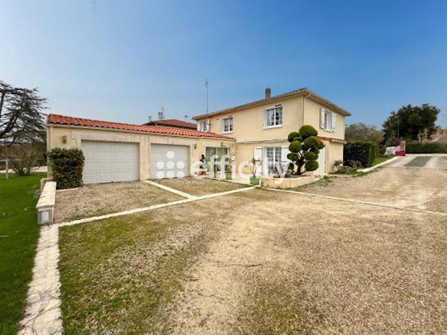 Maison vente à Pons, Le Portail Rouge