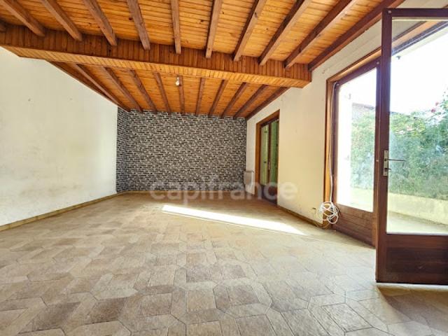 Maison vente à La Caserne, Cottance