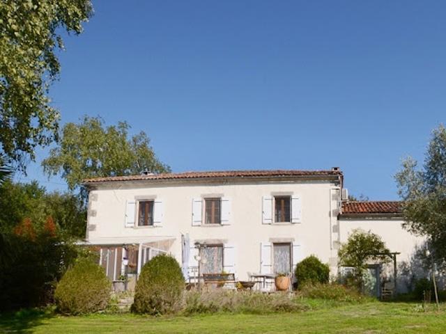 Maison vente à Confolens, Le Bouchage