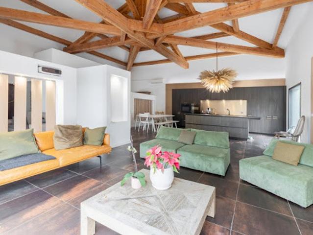 Maison vente à Nîmes, Mus