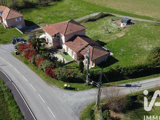 Maison vente à Pau, Buros