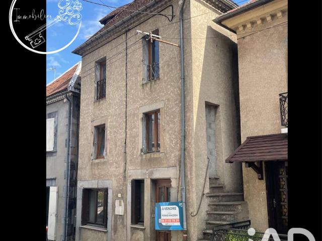 Maison vente à Grenoble, Corps