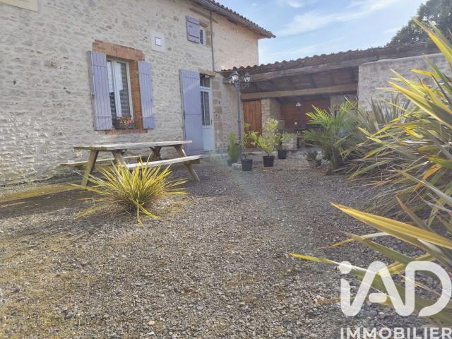 Maison vente à Confolens, Saint-claud