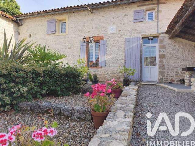 Maison vente à Confolens, Saint-claud
