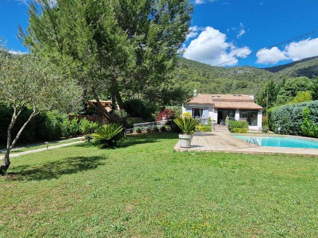 Maison vente à Arrondissement de Toulon, Signes