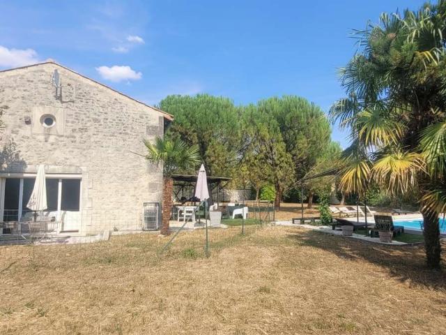 Maison vente à Saint-Jean-d'Angély, Vervant