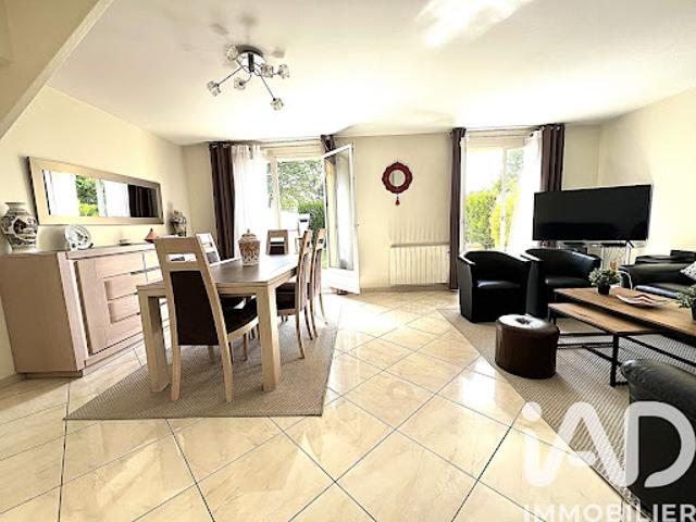 Maison vente à Versailles, Plaisir