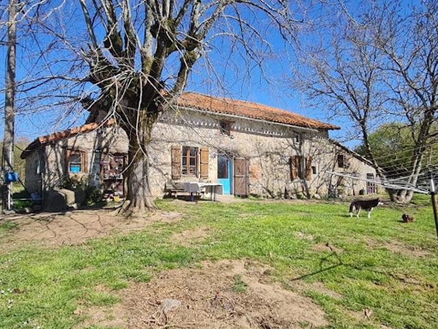 Maison vente à Confolens, Lesterps