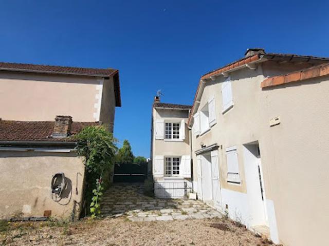 Maison vente à Montmorillon, Lussac-les-châteaux
