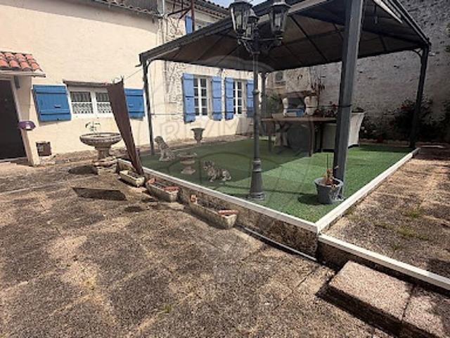 Maison vente à Saintes, Pisany