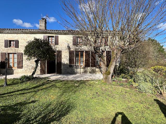 Maison vente à Saint-Jean-d'Angély, Néré