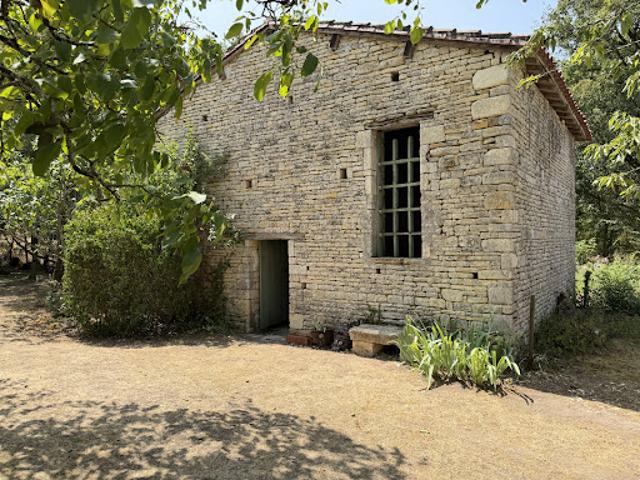 Maison vente à Confolens, Saint-fraigne